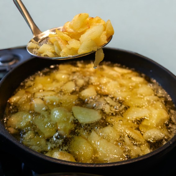 Fondo de Patata Pochada con Cebolla. 1000grs. 8uds.