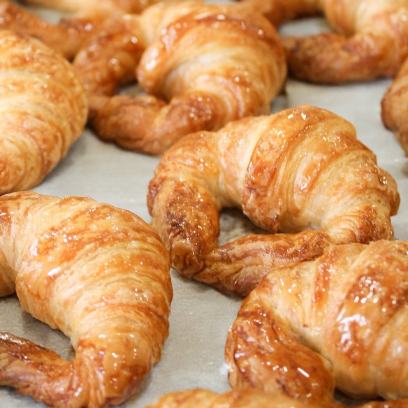 Croissant Micro Margarina Fermentado. 10grs. 600uds. 6kgs.