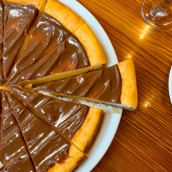 Cheesecake Dulce de leche 1.650grs. 1ud. 14 porciones. Precortada.