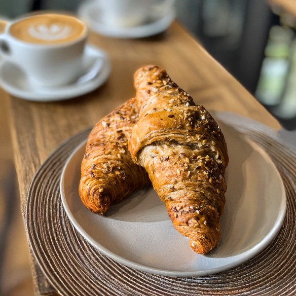 Croissant Vegano con Cereales 95grs. 40uds. Fermentado. 