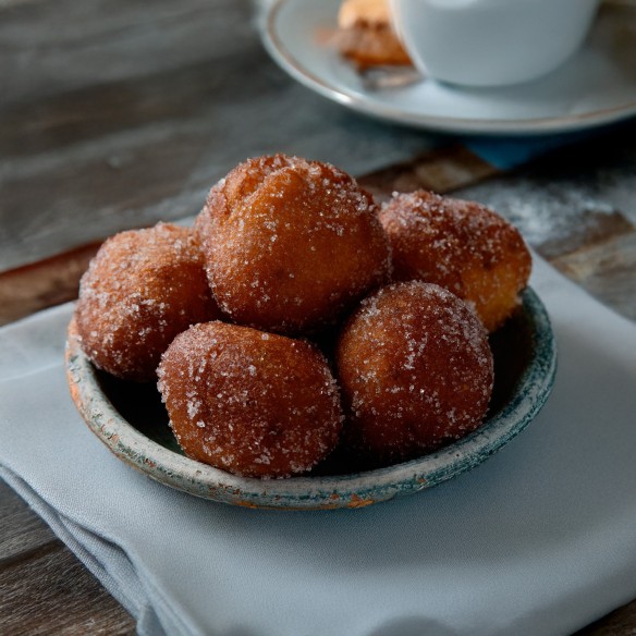 Buñuelos Rellenos de Nata 18grs. 100uds. 2kgs.