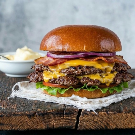 Hamburguesa Brioche 5% Mantequilla con Masa Madre 70grs. 60uds. Cortado.