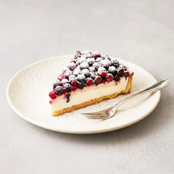 Tarta con Frutas del Bosque 1.550grs. 1ud. 14 porciones. Precortada.