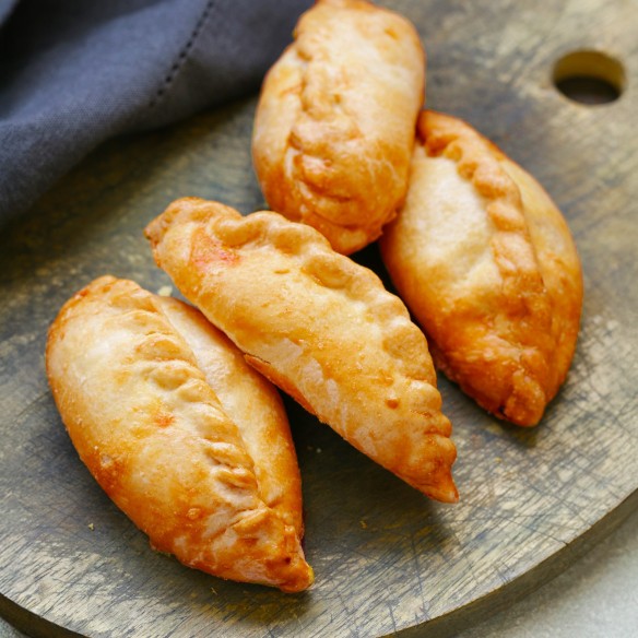 Empanada de Carne estilo Argentino de Mantequilla 110grs. 25uds.