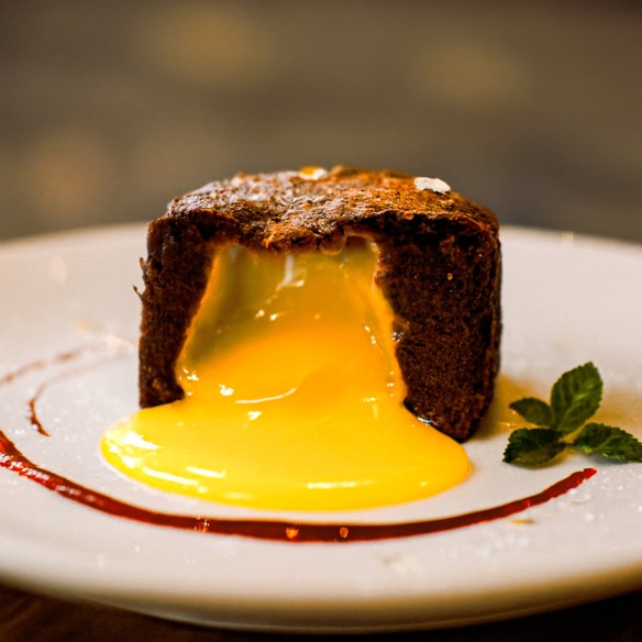 Coulant Suprem de Chocolate Negro con Mango y Maracuyá 100grs. 16uds.